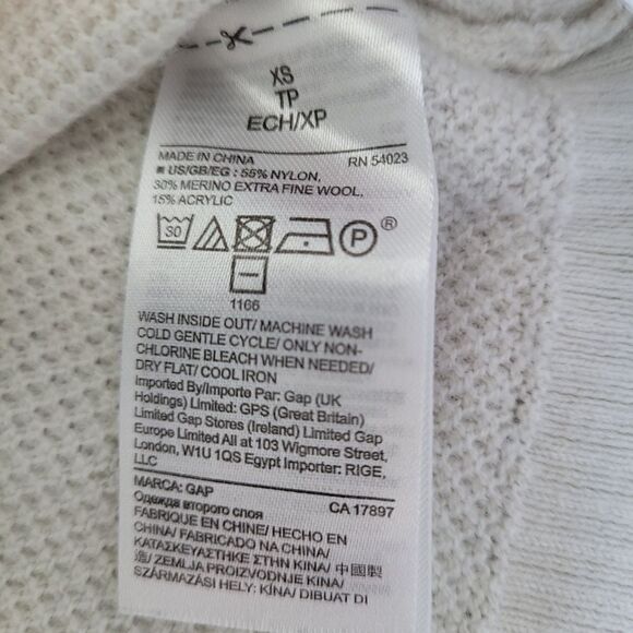 3/$15 Gap White V-Neck Textured Sweater Size XS - Picture 5 of 7